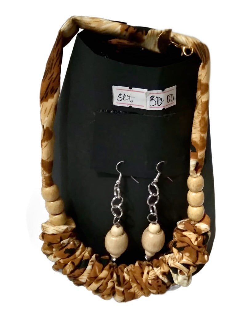 Necklace sets and Clutch/Rosemond's Creole Sewing Shop freeshipping - Buydominicaonline.com